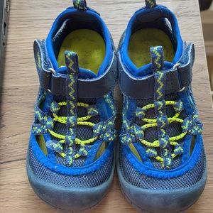 Oshkosh sandals toddlers size 8
